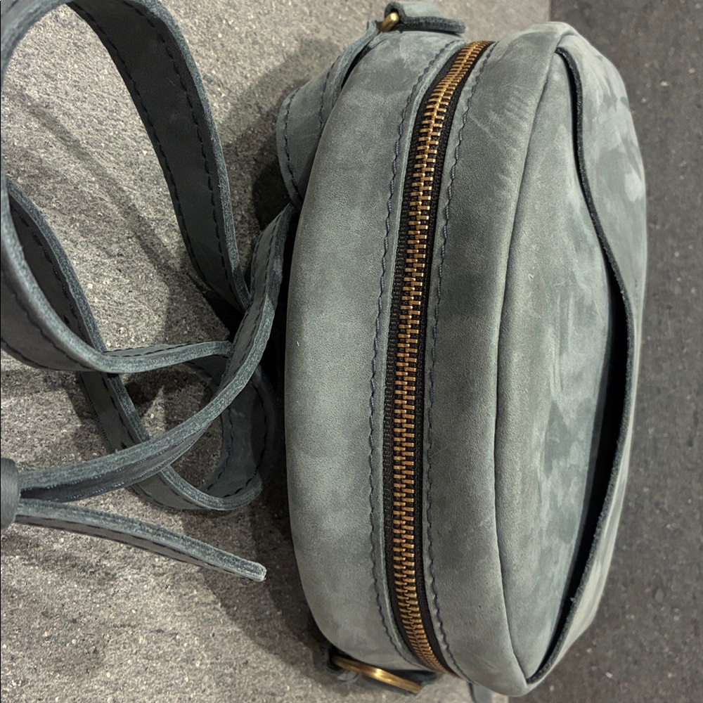 Portland Leather large Circle Crossbody bag in storm - Picture 5 of 7
